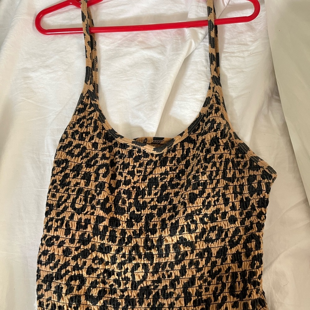 Hollister cropped leopard/cheetah tank top